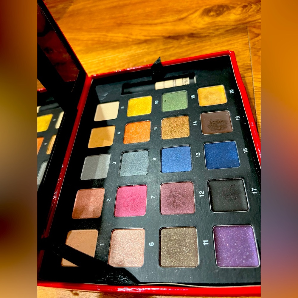 3/$15 Smashbox Cosmetics Holiday Click You're It Eyeshadow Palette        B1 gg
